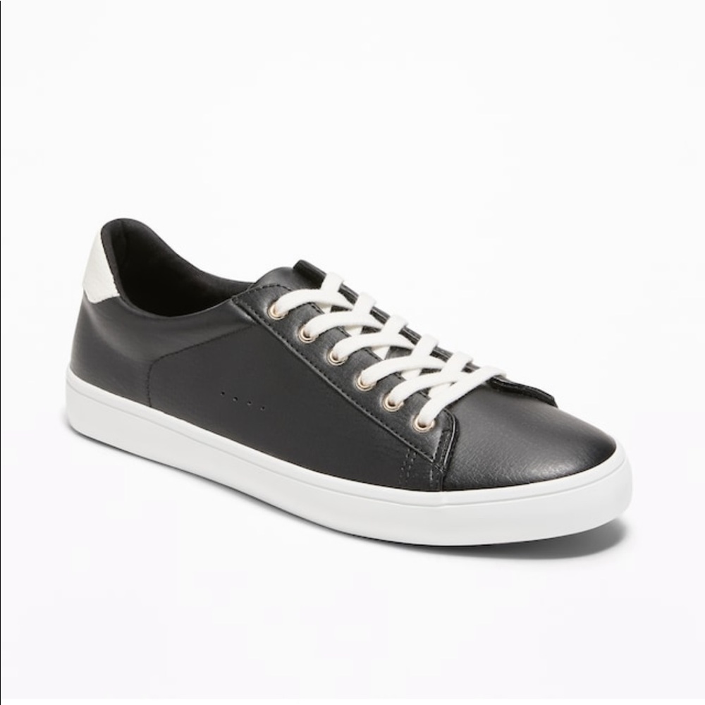 Cushioned sneakers